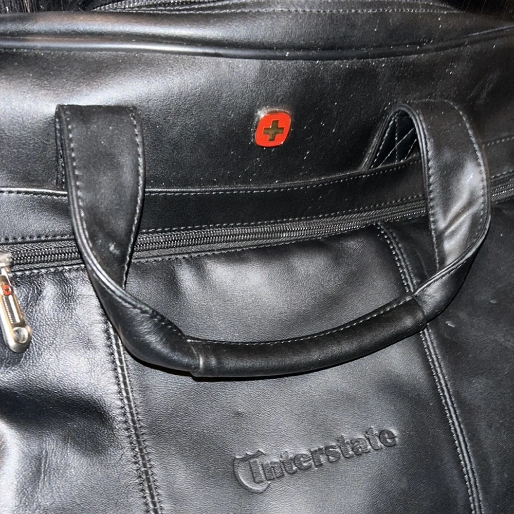 Hp laptop and Swisstech travel bag